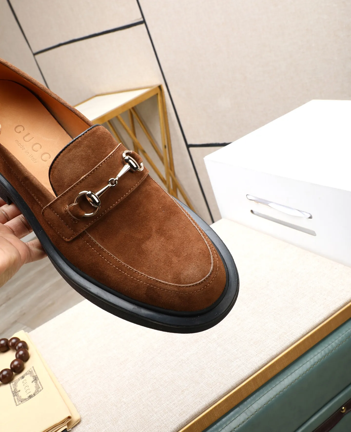 Men's shoes 💰520 (high-end, all cowhide) GUCCI high-end formal leather shoes, original imported fabrics from Italy, cowhide lining, original hardware. I believe you will be struck by it from the first moment you see it. The avant-garde atmosphere can no longer fully interpret its elegance. AAA grade rubber outsole, super comfortable. The original counter last guarantees its original version and quality. The simple upper ensures its comfort and breathability. A pair of truly good shoes has its own unique soul, famous quality, regular size 38-44 (45 customized)